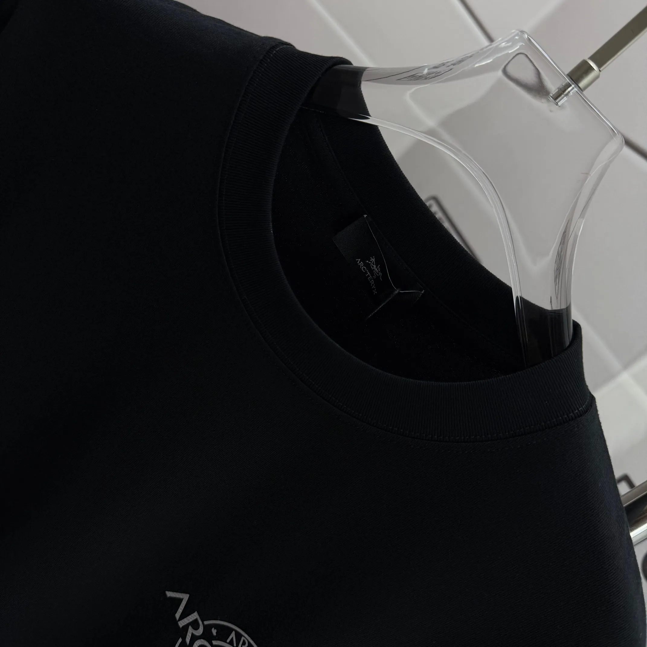 # 95 ARC'TERYX* * 2025 New Arrival Classic T Same Style Size： S （90-130 ） M （120-150 ） L （140-165 ） XL （160-180 ） XXL （180 ） ：Black White